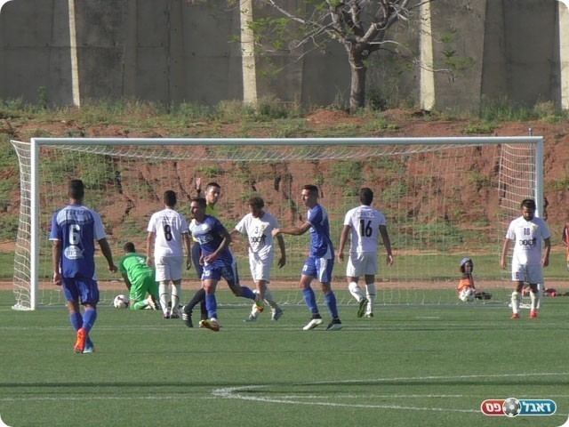 רביבו כובש מקרוב (שקד מורג)